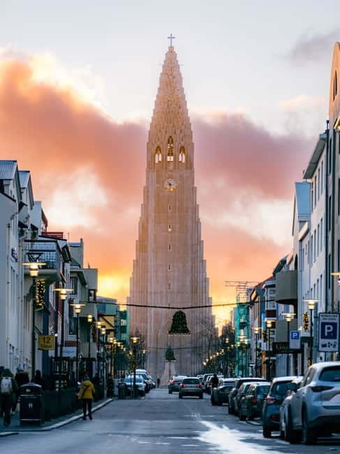 Reykjavik: City Walk Tours With Photography Services - The Experience in Depth: Walking Reykjavik with a Focus on Photos