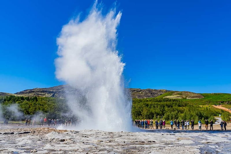 Reykjavik: Golden Circle Super Jeep and Snowmobile Tour - Snowmobiling on Langjökull Glacier: An Arctic Adventure