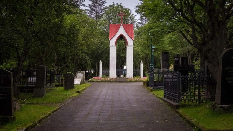 Reykjavik Midnight Sun Ghost Walk - Location and Meeting Point: Starting at Ingólfur Square