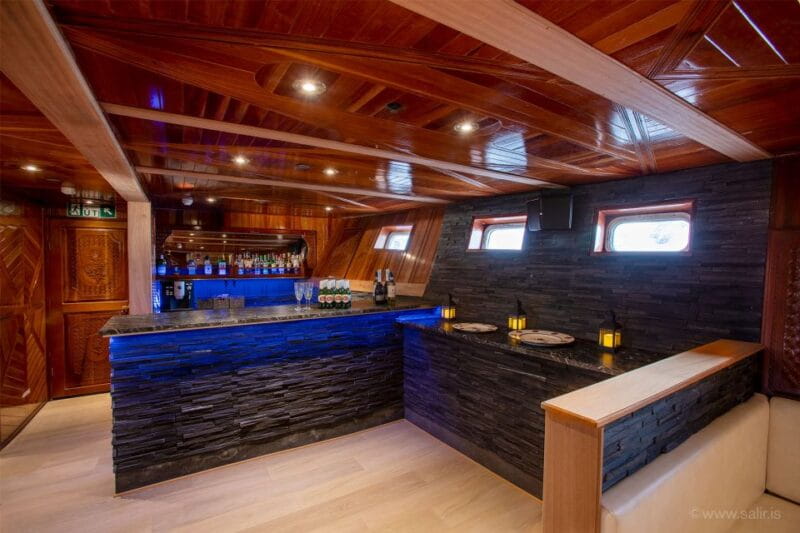 Reykjavik: New Years Fireworks Midnight Cruise - Final Thoughts: Is It Worth It?