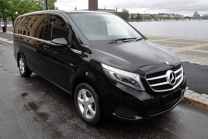 Reykjavik-Private Transfer to/from Keflavík Airport - Who Will Appreciate This Service Most?