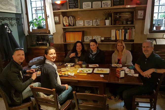 Rialto Market Food and Wine Lunchtime Tour of Venice - Traveler Capacity