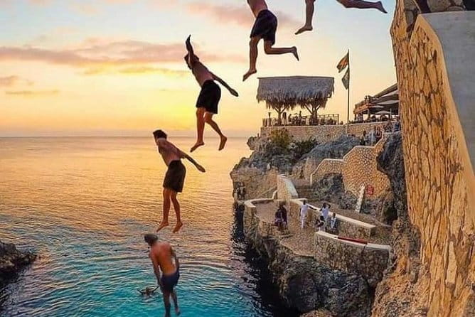 Rick's Cafe and Seven Mile Beach Private Tour - Customizable Experience