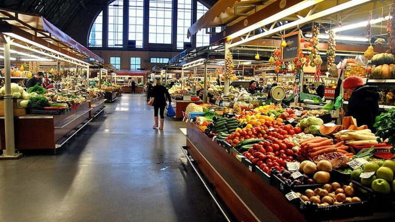 Riga Central Market Tasting Tour with Science Academy Views - Who is this tour best for?