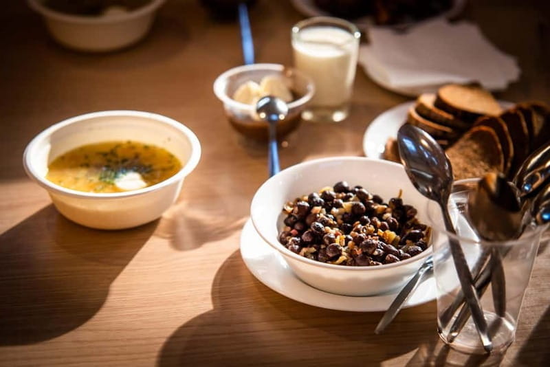 Riga: Central Market Traditional Food Tour in a Small Group - The Guides and Group Experience