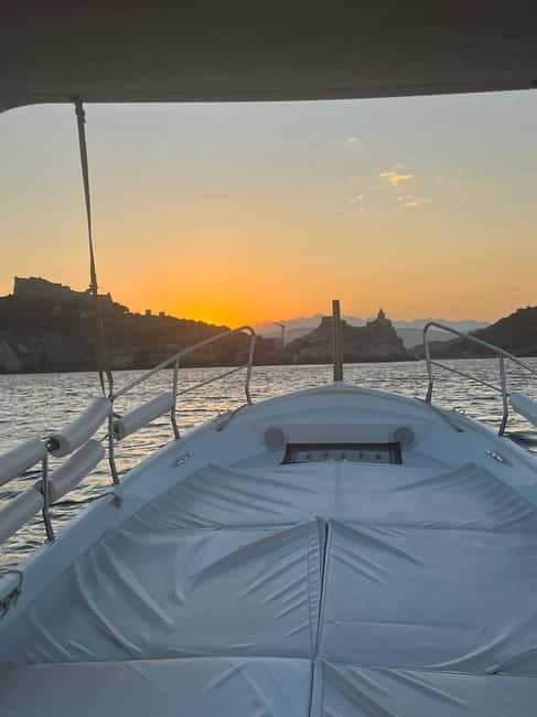 Riomaggiore: Cinque Terre Sunset Tour with Wine & Focaccia - The Sum Up