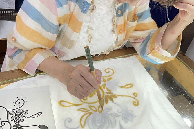 Roketsu Dyeing Experience: M Course Roketsu Dyeing Experience - Unique Souvenirs