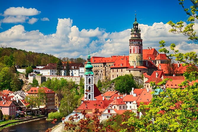 Romantic Whispers of eský Krumlov - Key Points / Takeaways