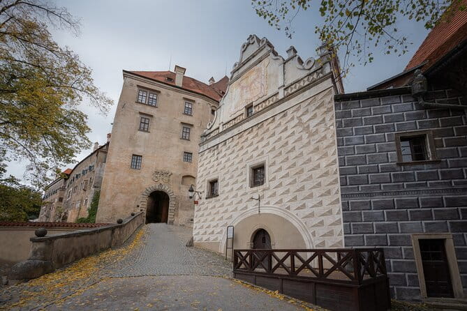 Romantic Whispers of eský Krumlov - Practical Tips