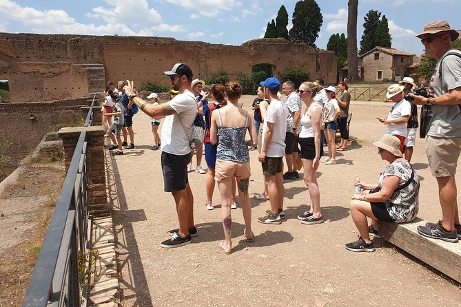 Rome: Colosseum, Palatine Hill and Forum Small-Group Tour - Exploring the Colosseum