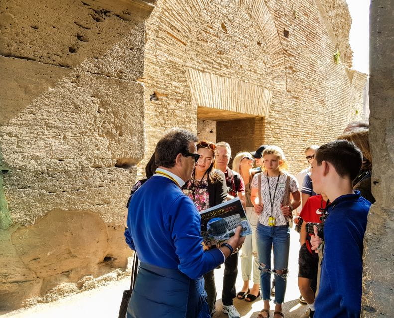 Rome: Colosseum, Roman Forum & Palatine Hill Tour - Ascending Palatine Hill
