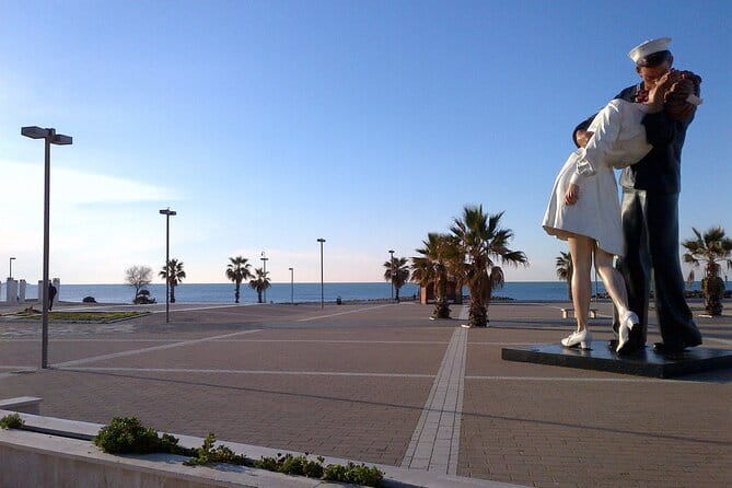 Rome for cruisers: transfer by Minivan + 4-hour tour by Golf Cart - Entering Rome: Pickup and Transportation