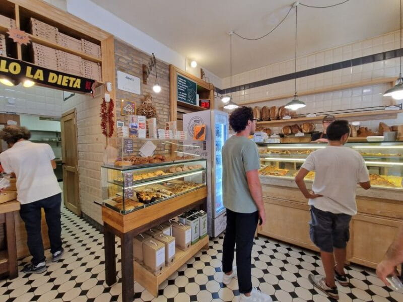 Rome: Legends of Prati at Lunch with Trionfale Food Market - Lunch at Al Gatto e la Volpe: A Cozy Roman Institution