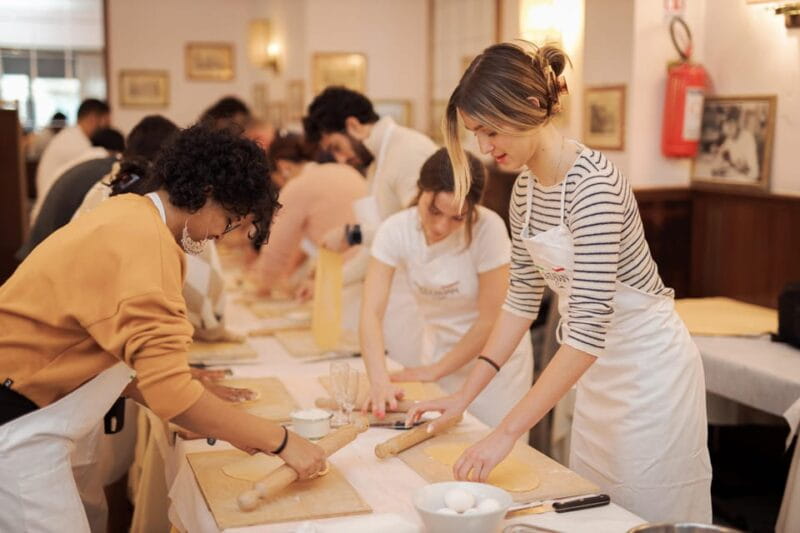 Rome: Pasta and Tiramisu Cooking Class in Piazza Navona - The Meal and Its Atmosphere