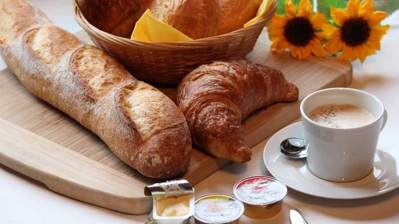 Rome: Sunrise or Sunset E-Bike Tour with Breakfast or Gelato - Entering the Landmarks: What You See Outside