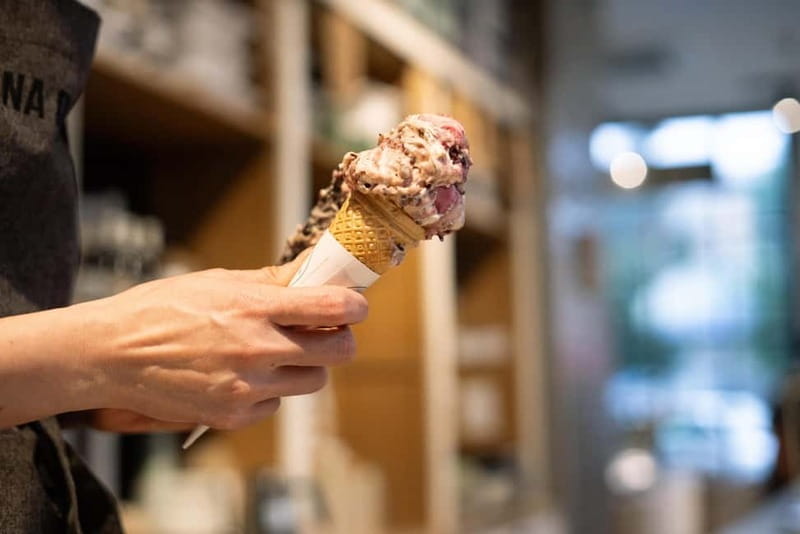 Rome: Vespa Sidecar Food Tour with Driver - Entering The City in Style: The Vespa Sidecar Experience