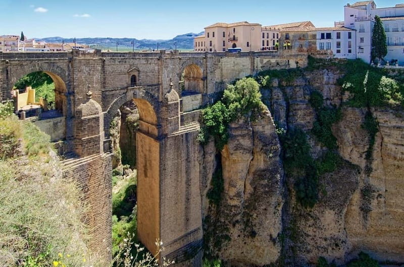 Ronda private guided city tour - Relaxing at Alameda del Tajo