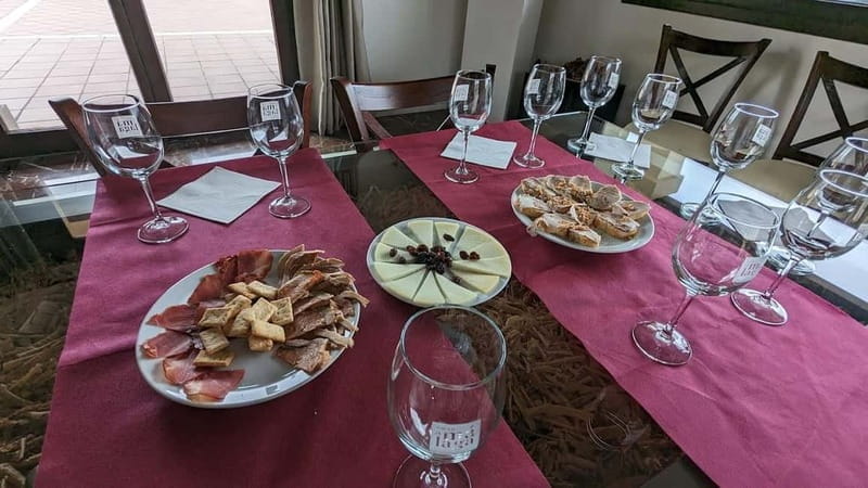 Ronda: Winery Tour with Wine Tasting and Tapas - The Spectacular Views and Atmosphere