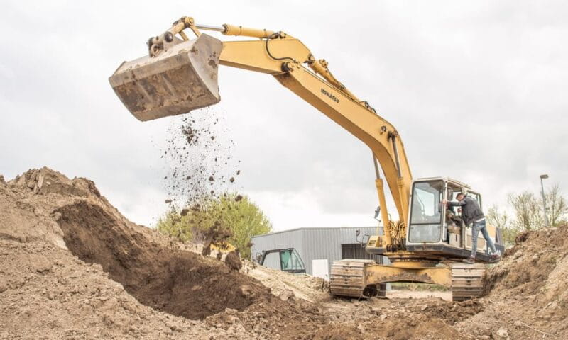 Rostock: 25t chain excavator digging at the Rostock excavator playground - Logistics, Pricing, and Practical Tips