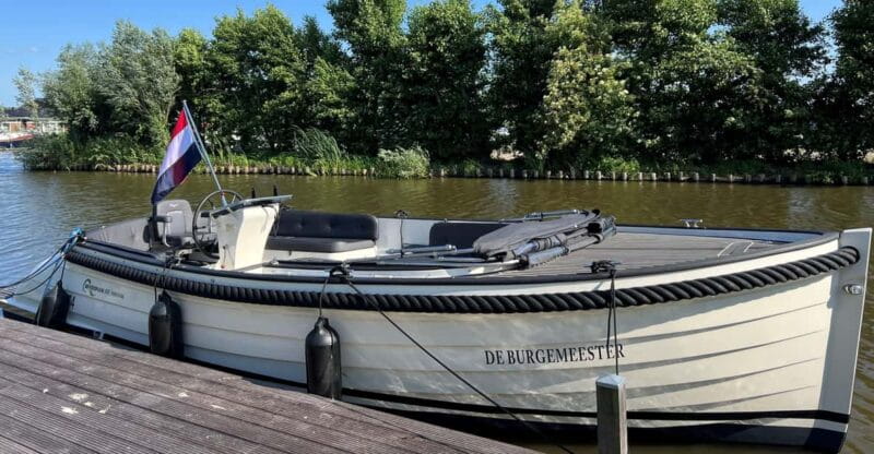 Rotterdam: green heart Midden-Delfland: Luxury Boat Tour - Entering the Dutch Countryside from the Water