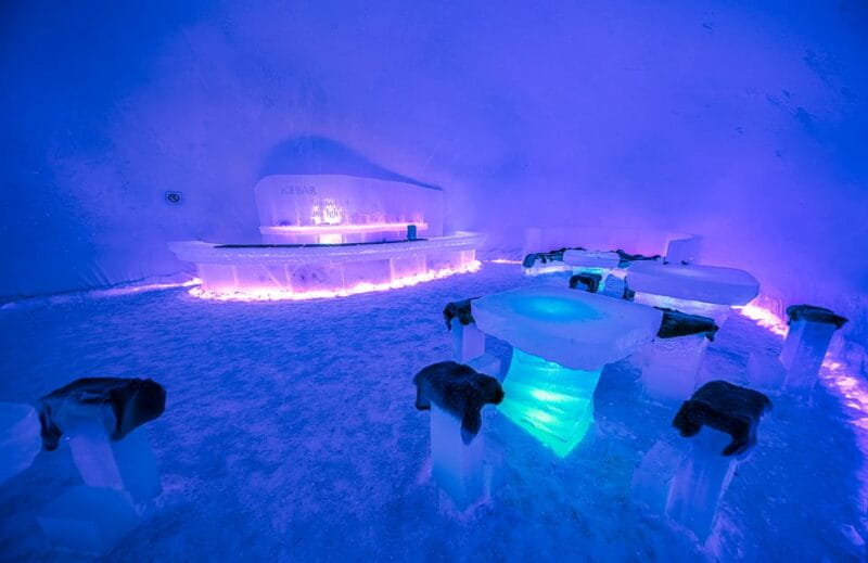 Rovaniemi: Ice sculpting experience - Exploring the SnowHotel and Beyond
