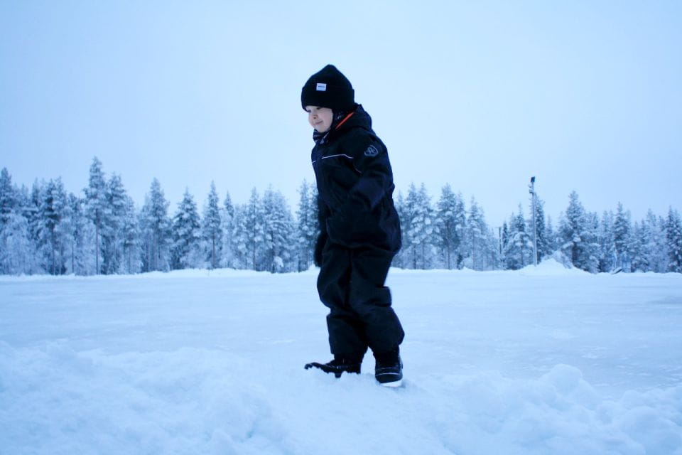 Rovaniemi: Winter Clothing Rental With Snow Boots and Gloves - Clothing Sizes Available