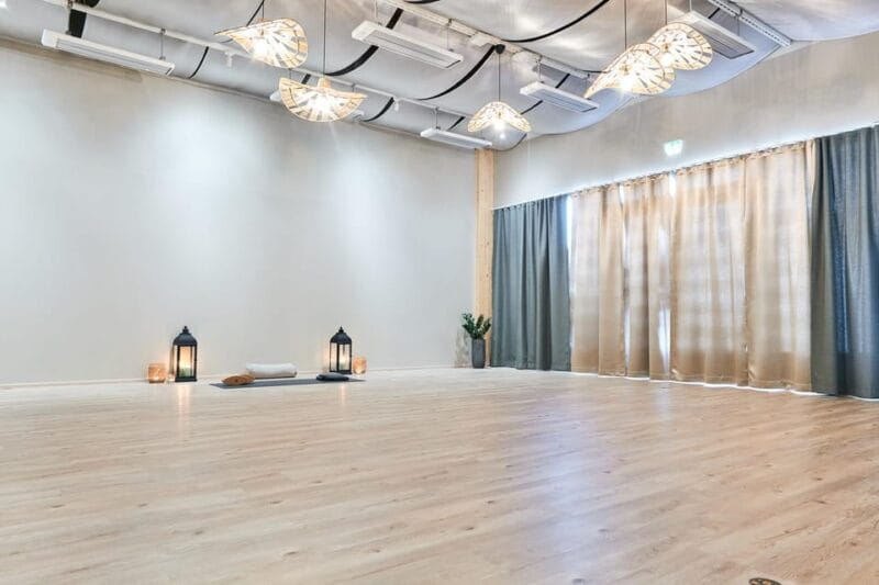 Rovaniemi: Yoga Class with Infrared Heaters and Herbal Tea - Who Will Love This Experience?