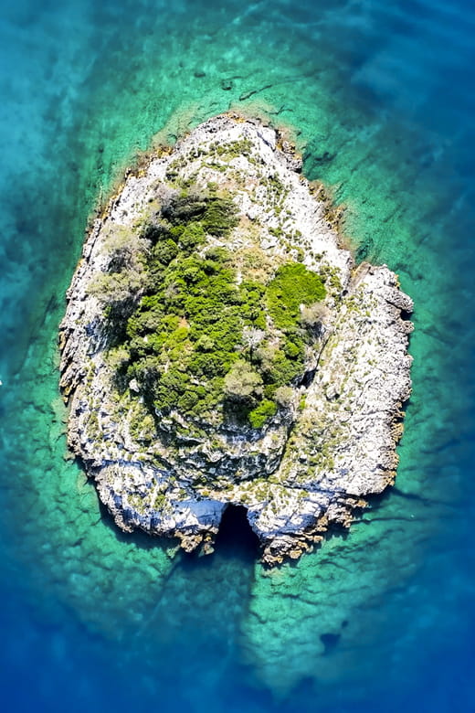 Rovinj: Luxury Island Hopping with Swimming & Snorkeling - Exploring the Rovinj Island-Hopping Experience