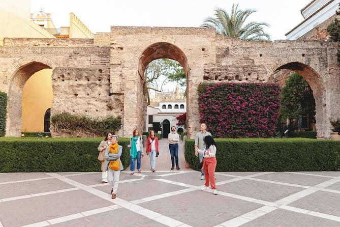 Royal Alcazar of Seville: Early Bird VIP Access Guided Tour - Group Size and Booking Confirmation