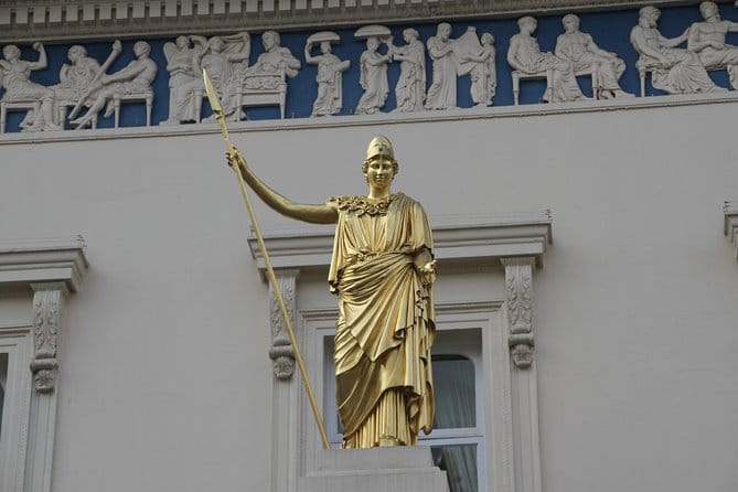 Royal london - Parliament Square: The Political Epicenter