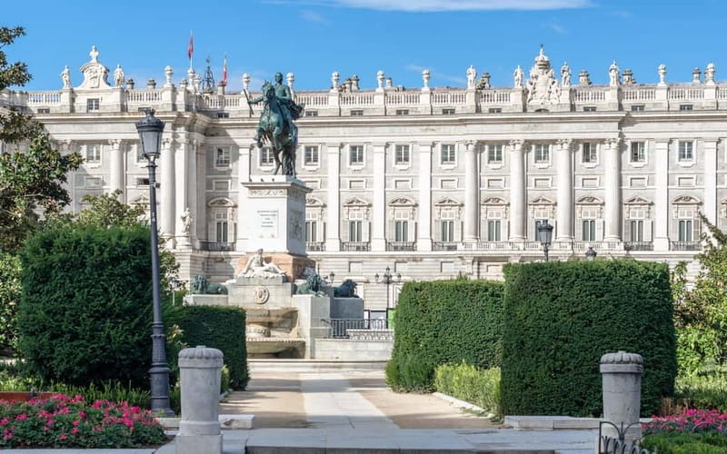 Royal Palace of Madrid: Private tour with entrance included - End of the Tour and Free Time