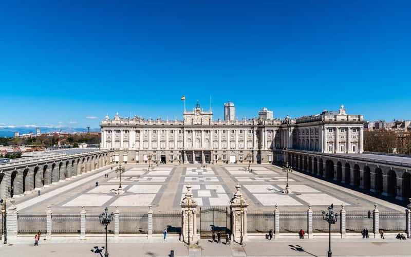 Royal Palace of Madrid: Private tour with entrance included - Who Is This Tour Best For?