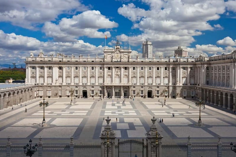 Royal Palace of Madrid: Private tour with entrance included - Practical Tips for Your Visit