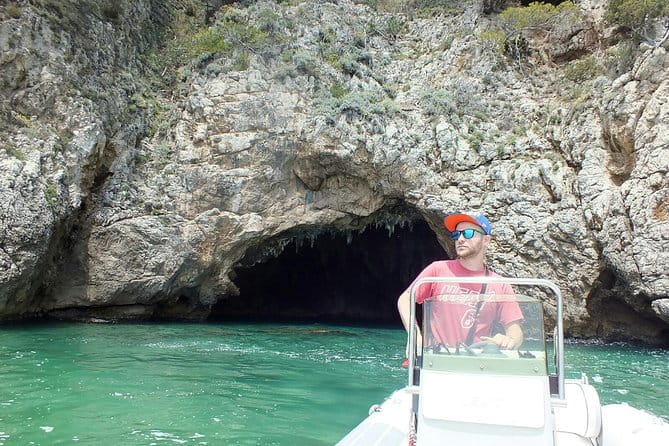 Rubber dinghy to rent Joker Boat Coaster 470 40CV (Without License) - The Ease of Booking and Meeting Up