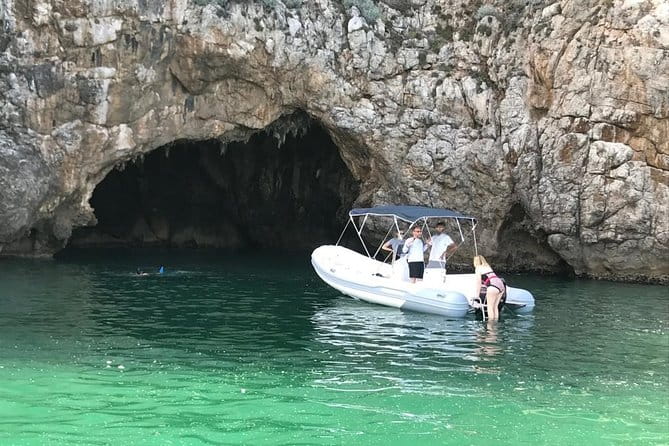 Rubber dinghy to rent Predator 599 40CV (Without License) - The Coastal Landscape and What to Expect