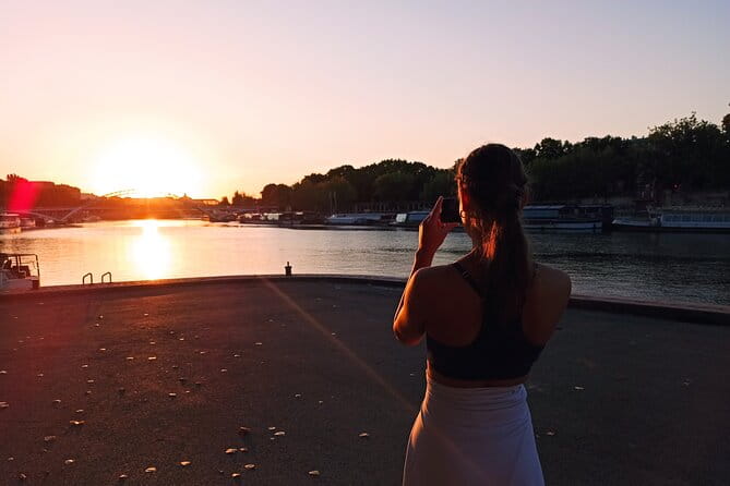 Running in Paris at dawn & see 10 secrets - Who might want to consider other options?