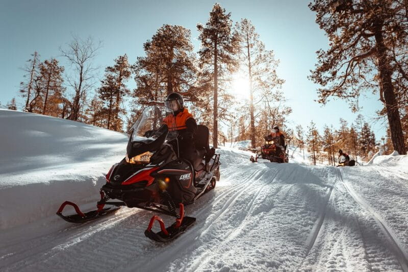 Saariselkä: Snowmobile Ride with Hot Drinks - A Snowy Adventure in Saariselkä: Snowmobile Ride with Hot Drinks