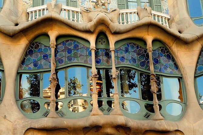 Sagrada Familia & Barcelona Small Group Tour With Hotel Pick-Up - Citys Top Attractions