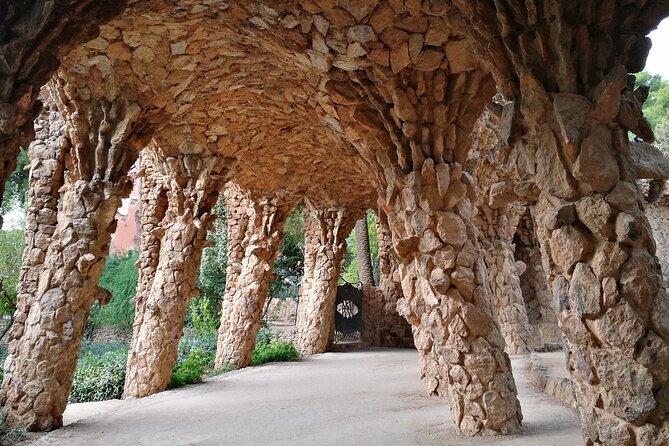 Sagrada Familia & Guell Park Small Group Tour With Drink & Tapa - Meeting and End Points