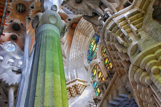 Sagrada Familia Guided Tour with Fast-Track Entry - Quick Introduction: A Must-See With a Catch