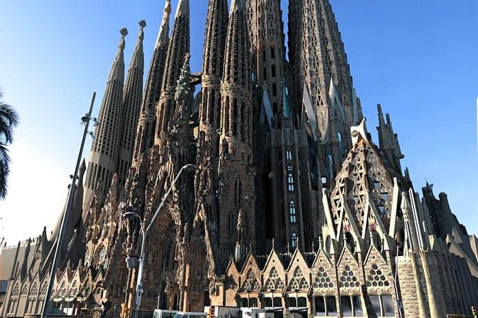 Sagrada Familia Guided Tour with Fast-Track Entry - Key Points / Takeaways