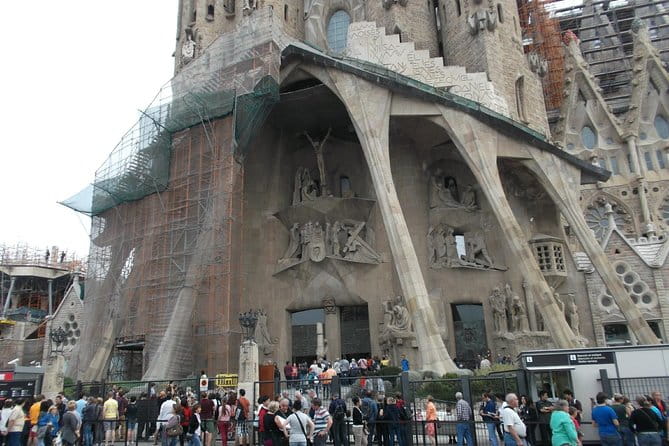 Sagrada Familia Guided Tour with Fast-Track Entry - Who Is This Tour Best For?