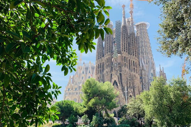 Sagrada Familia & La Pedrera Small Group Tour with Cava Tasting - FAQs