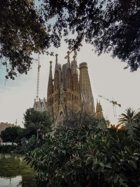 Sagrada Familia Shooting Couple W/ Private Photographer - Experience Highlights