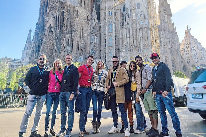 Sagrada Familia: The Golden Hour with Skip the line Tickets - Inside the Tour: A Deep Dive