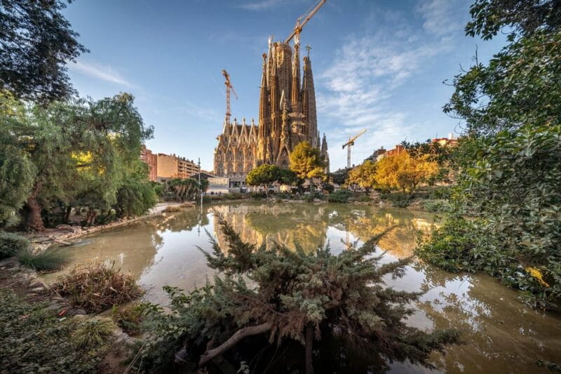 Sagrada Familia Tour with Express Entry and Local Guide - Key points / Takeaways