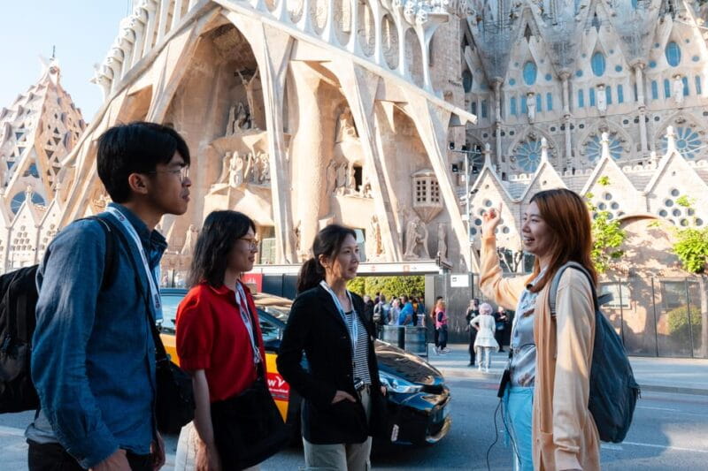 Sagrada Familia Tour with Express Entry and Local Guide - Discovering Gaudí’s Masterpiece: An Honest Look at the Tour