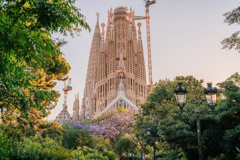 Sagrada Familia with Official Guide & Fast-Track Entry - The Architectural Highlights & Unique Details