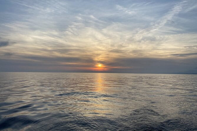 Sailing at sunset along the cliffs of Maro-Compartida - Key points / Takeaways