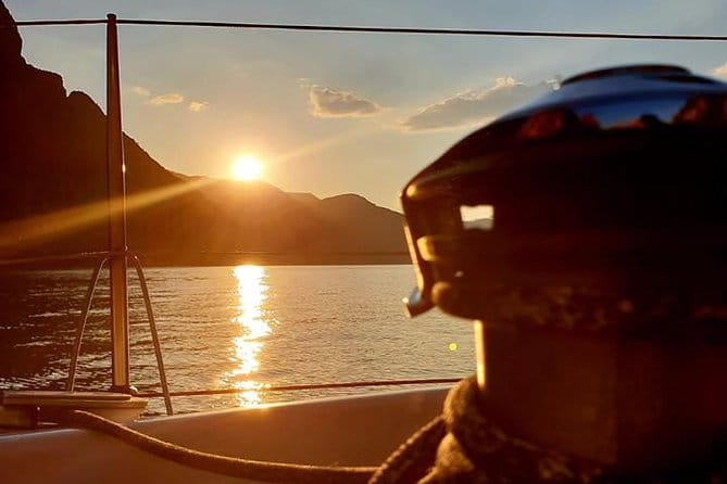 Sailing at Sunset on Lake Como: How to escape from daily routine - Key points / Takeaways